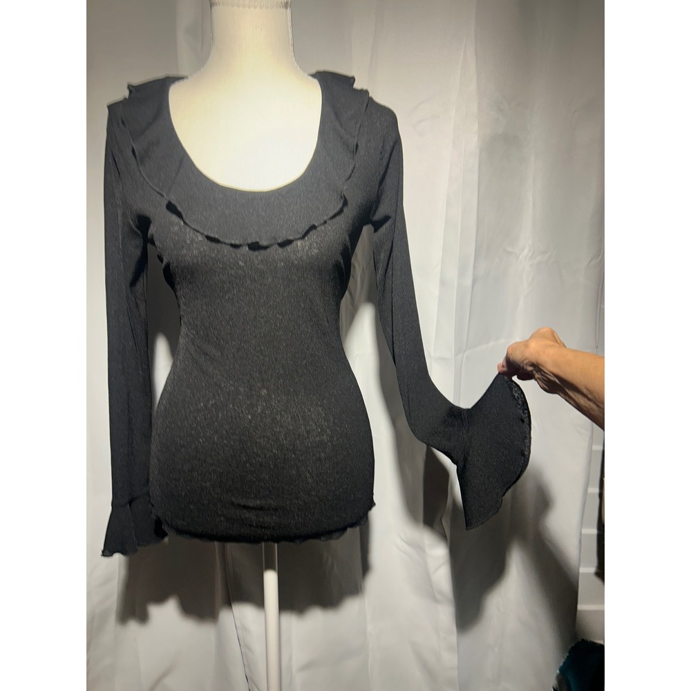 Doki Geki, Bell Sleeve Top, S old money, silhouette dark romantic. A67